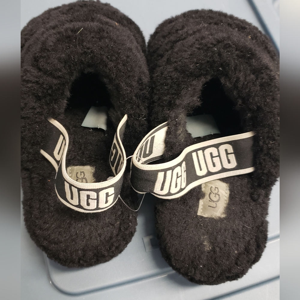 Ugg Slipper - image 2